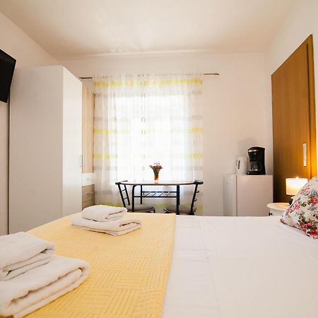 Old Town Accommodation Bol Exteriör bild